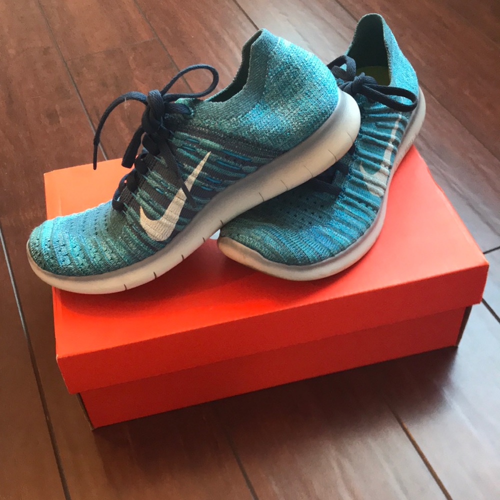 Nike Free RN FlyKints Size 6 in Ocean Fog
